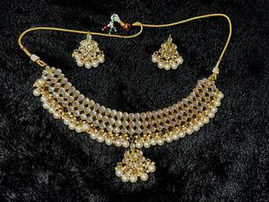 Elegant Kundan Necklace Set