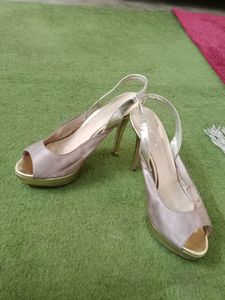 CHARLES &amp; KEITH High Heel(37)