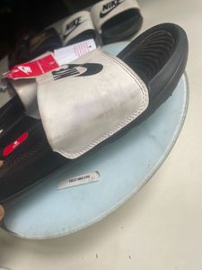 Nike Victori One Slides - Black &amp; White