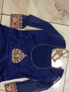 Royal Blue Gown With Near About 51 Length🤩 Condition Is Totally New. It Has Beautiful Golden Work With Dori🪡🧶