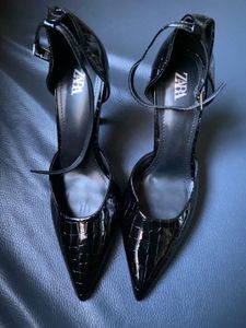 🖤 ✨ ZARA Heeled Shoes with Ankle Strap
