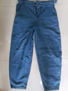 Baggy High-Waisted Jeans