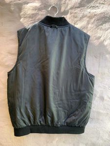 Black Sleeveless Padded Jacket