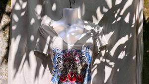551210. Graphic Tee