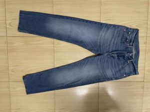 Levis Straight Fit Jeans