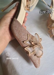 Size 39, Imported Bowed Heels