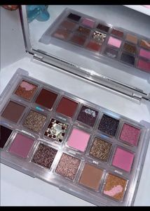 Huda Beauty Quartz Pallet(dupe )