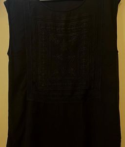 Sleeveless embroidered Black Top