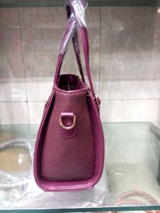 💥Stylish and Elegant Maroon Handbag 👜