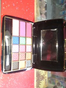 15 Colours Eyeshadow Velvet Smooth Colour