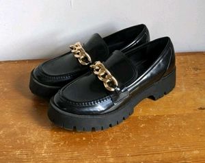 Trendy Chunky Loafers 🖤