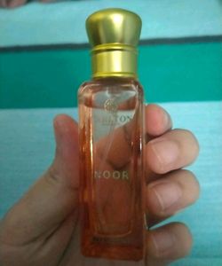 Combo of 4 products: Lakme absolute lipstick (Petal pink), My Glamm lipstick, perfume 20 ml and leather pouch