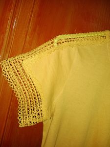Round Neck Tshirt With Lace Trims