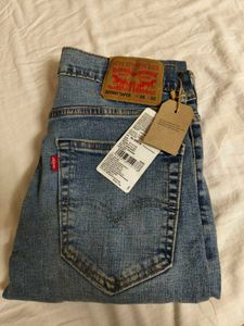 brand new Levi&#39;s 28 size jeans