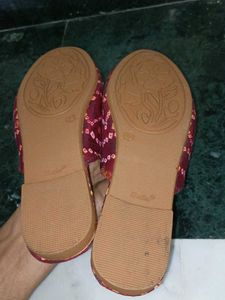 🥿 Maroon Bandhani Jutti / Flats