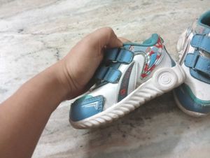 New White Shoes For 2-4yr Baby