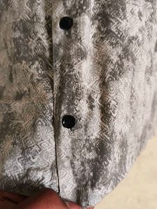 Patterned Men&#39;s Shirt