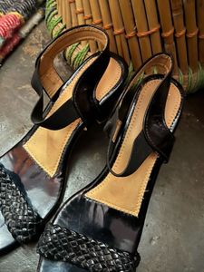 Chic Black Heeled Sandals