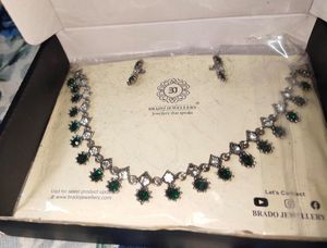 A Set Of Neckpiece With Earrings