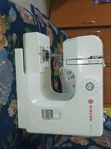 SINGER M1005 SEWING MACHINE