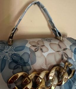FLORAL PRINT SLING BAG
