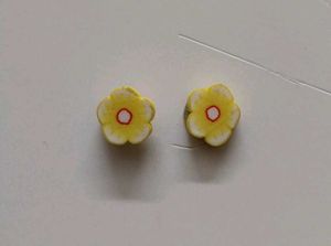 YELLOW FLOWER STUDS