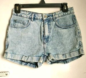 Beautiful Crop Top And Kiabi Shorts