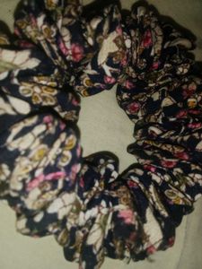 Floral Print Scrunchie(Large )
