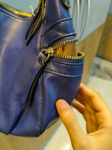 Chic Blue Guess Crossbody Bag✨