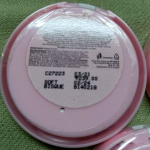 Avon Simply pretty pressed Powder  Sealed N New