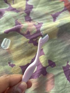 Carmesi Eyebrow Razor