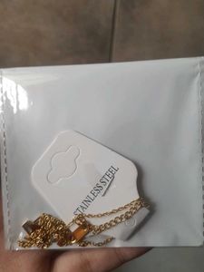 Sleek Crystal Necklace (Anti Tarnish)