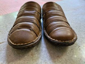 Boy&#39;s Brown Chappal