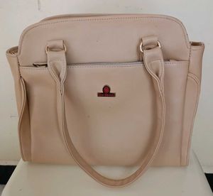 Elegant 👜 with 4 compartments n Spacious