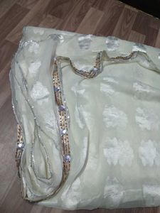White Saree With Blouse And Peticoat