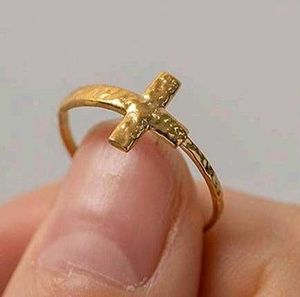 18k Gold Cross Ring