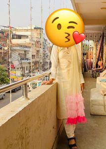 Women Kurta Set With Ruffle Dupatta