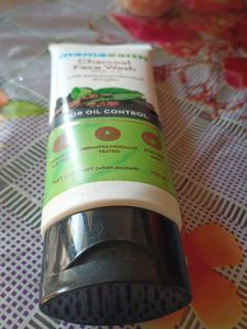 Mamaearth Charcoal Facewash