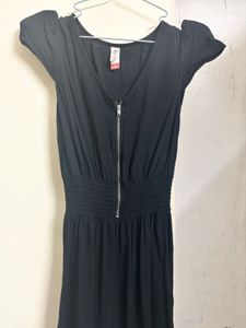 Chic Black Dress with Zipper Detail