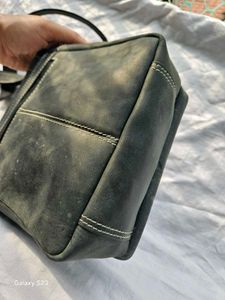 LEATHER SLING BAG