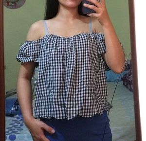Gingham-style Off-shoulder Top🖤