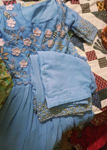 Anarkoli Suits Middle Cut With Trouser