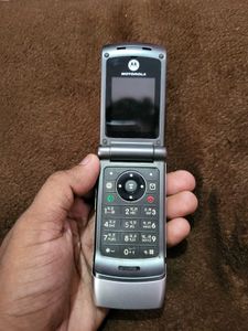 Motorola W370 Flip Phone