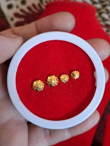 Beautiful New Flower Desine Studs 2 Pairs