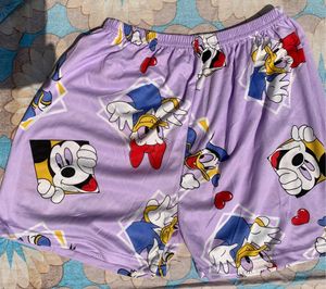 Daisy Duck shorts 🦋