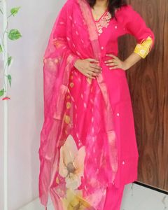 Pink premium quality pearl Embellished Kurta Set
