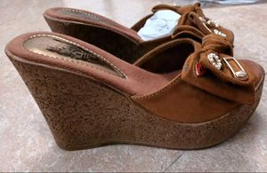 catwalk suede Wedge..
