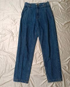 Loose Fit Jeans.