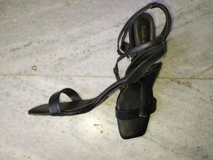 Beautiful Black Heel.
