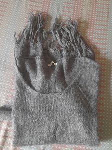 Stylish Sweater T-shirt Rearlu Used Onc Withou
